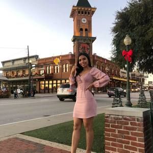 Meet your Posher, Leslie